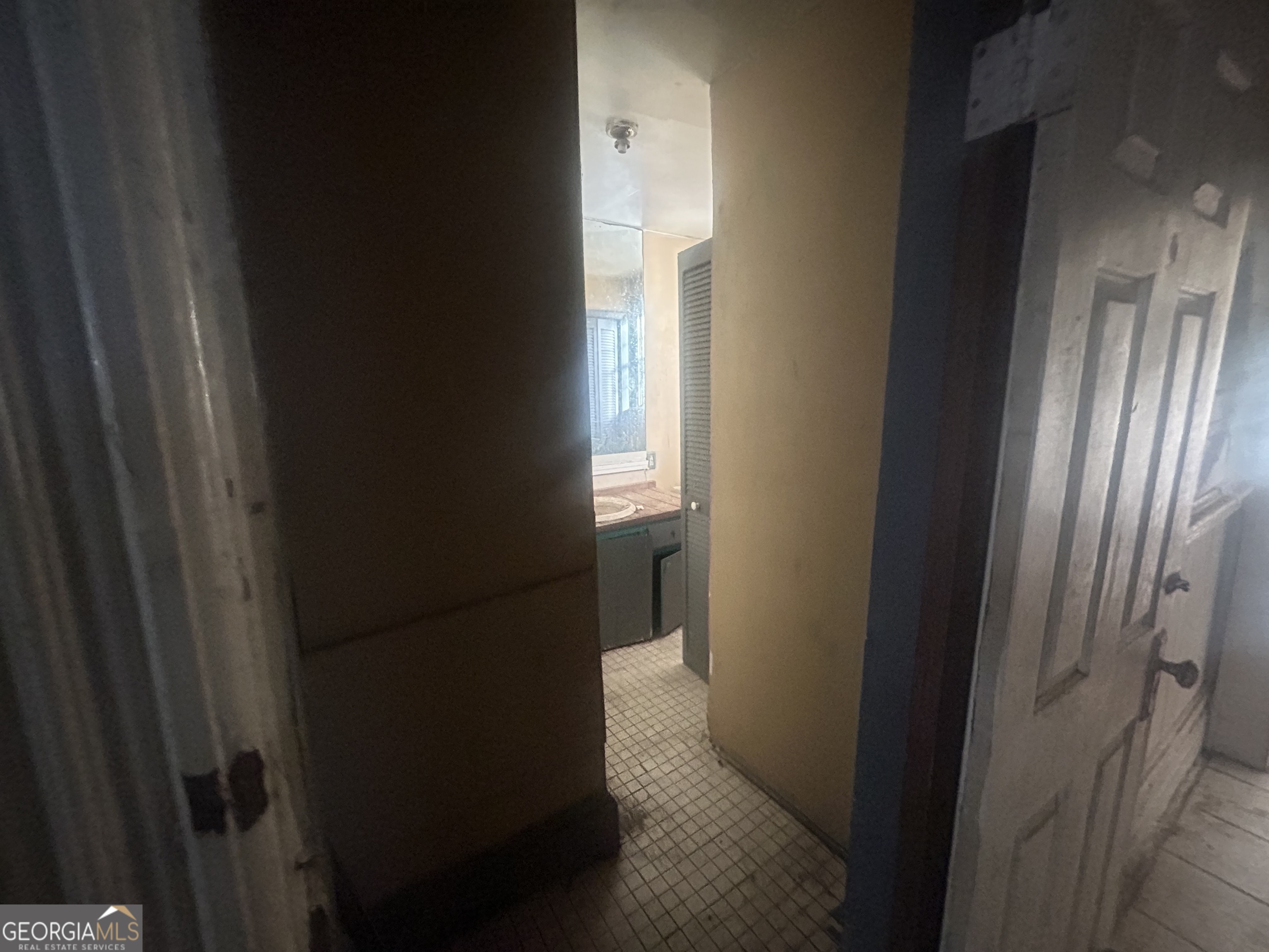 508 Albemarle Street, Unit AD Brunswick, GA 31520 - Photo 14 of 45 a close view of walk in closet