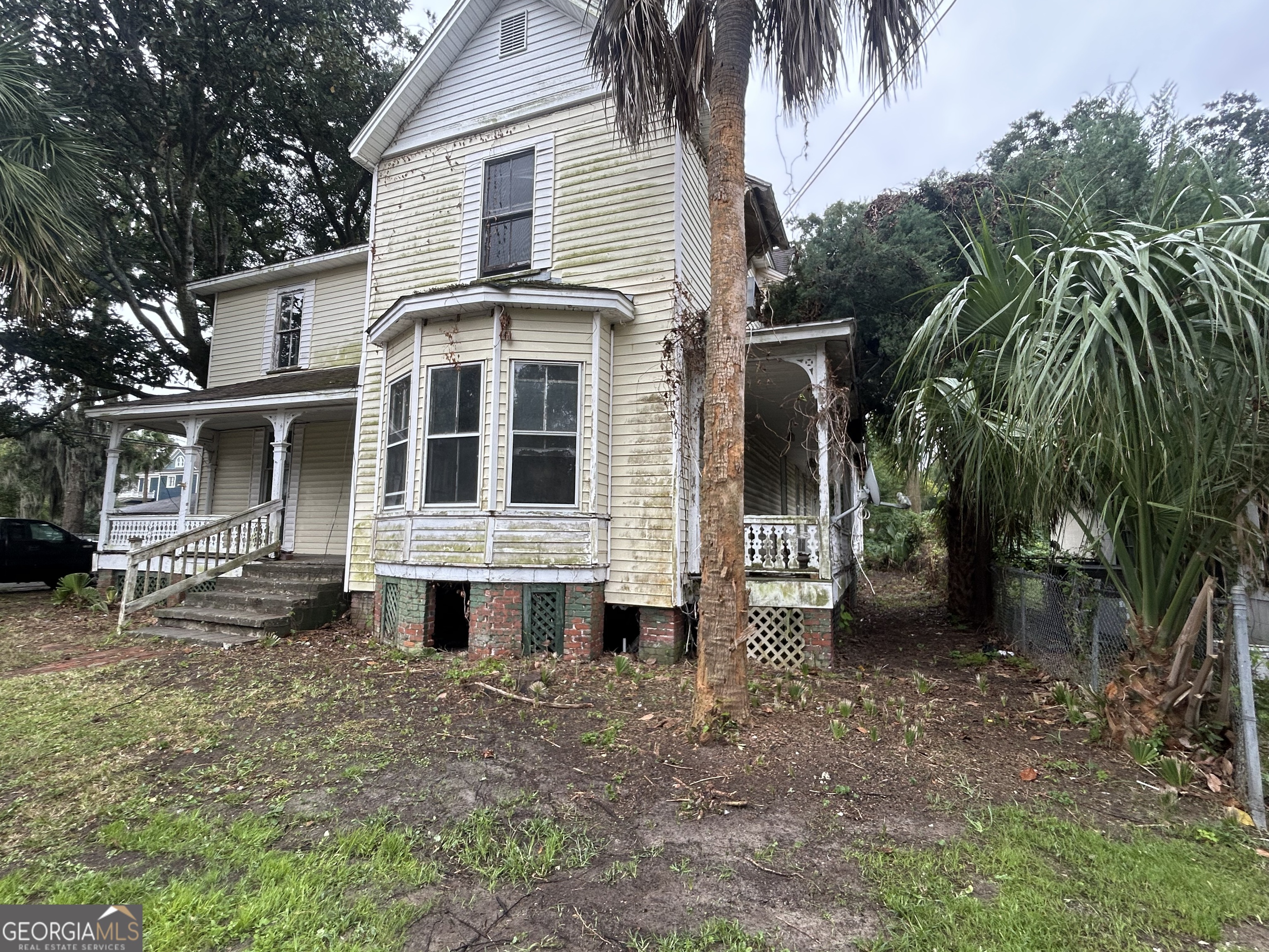 508 Albemarle Street, Unit AD Brunswick, GA 31520 - Photo 2 of 45 a front view of a house with a garden and yard
