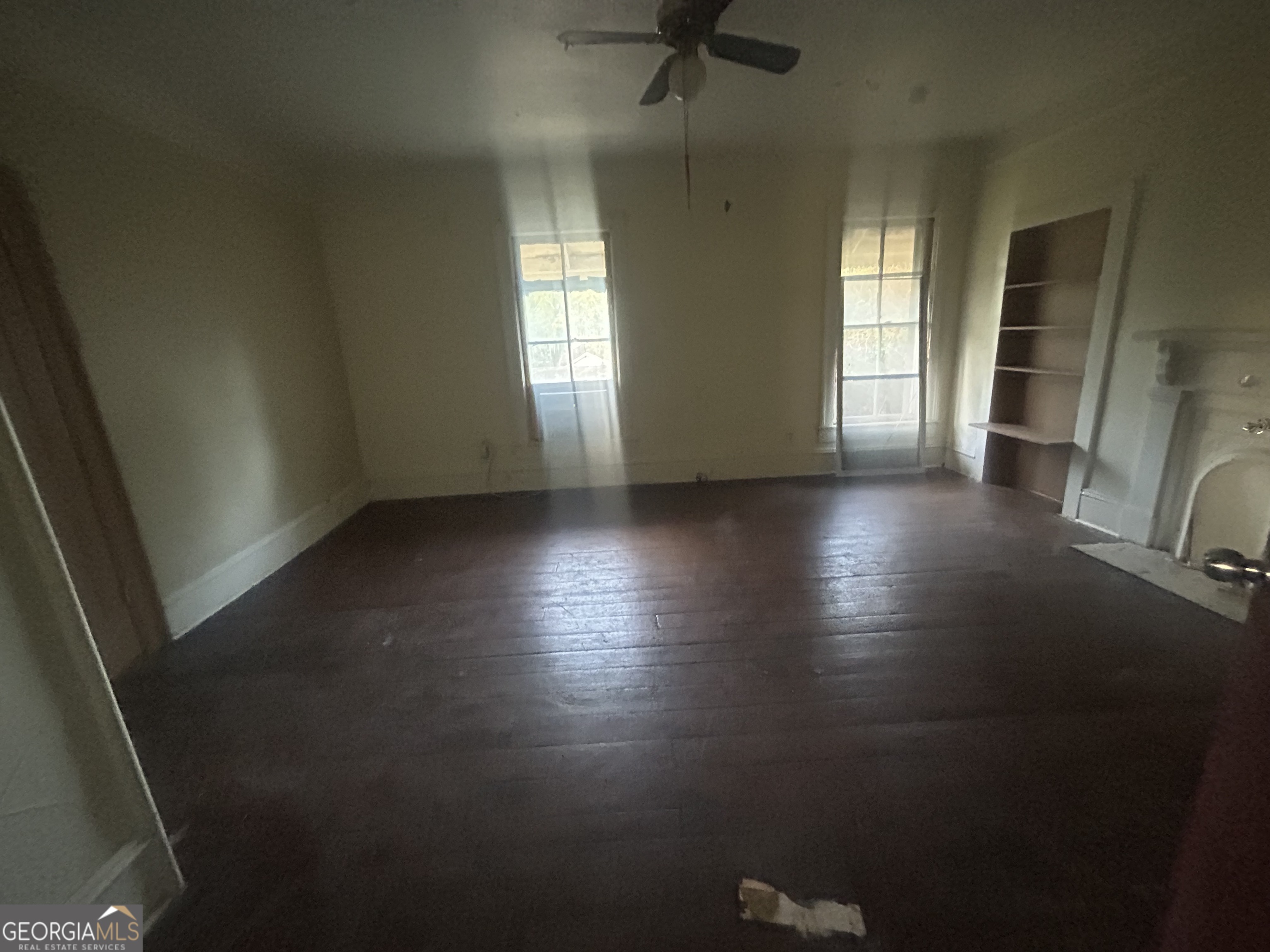 508 Albemarle Street, Unit AD Brunswick, GA 31520 - Photo 35 of 45 an empty room with windows and closet