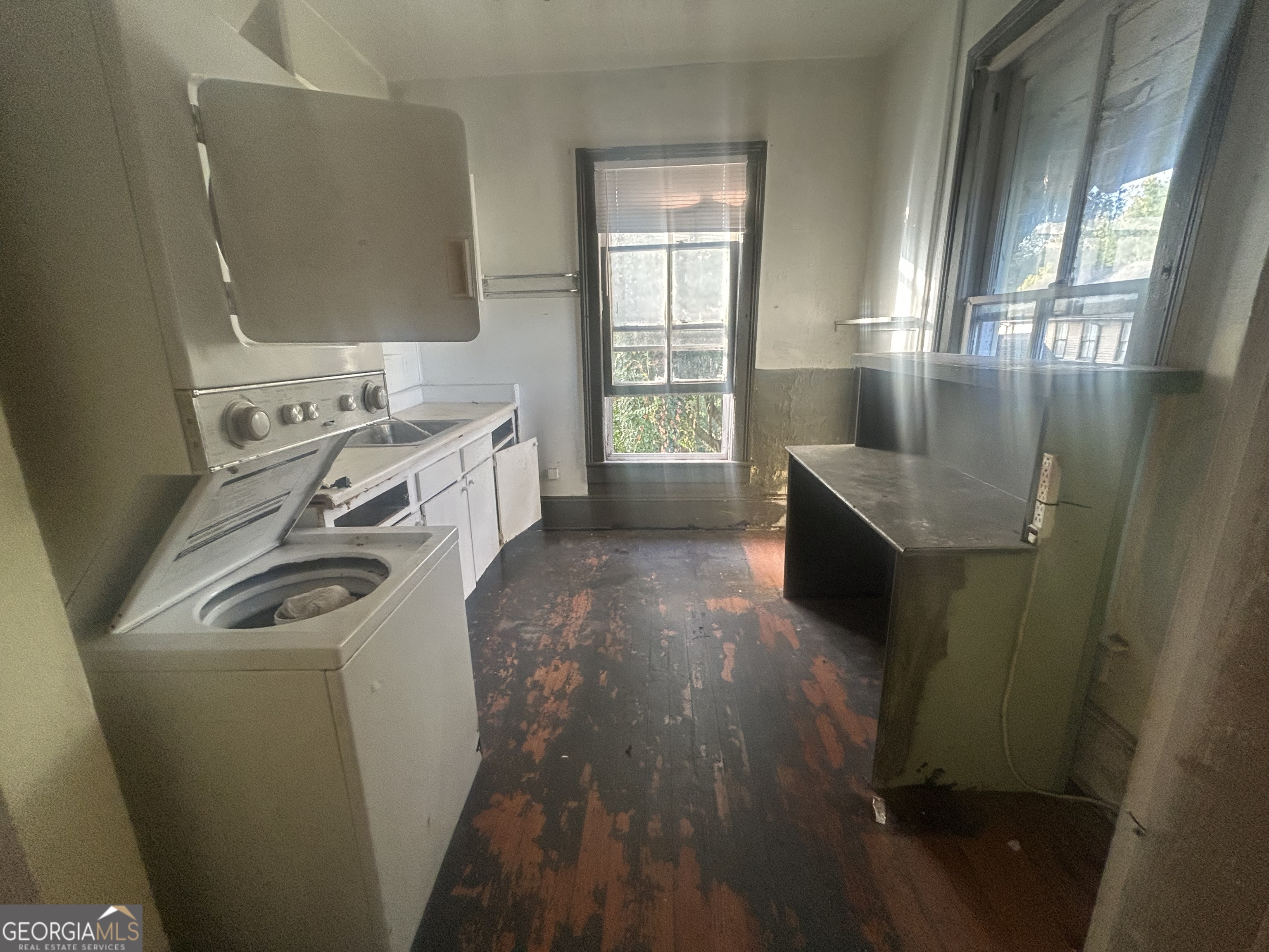 508 Albemarle Street, Unit AD Brunswick, GA 31520 - Photo 38 of 45 a room with a sink and wooden floor