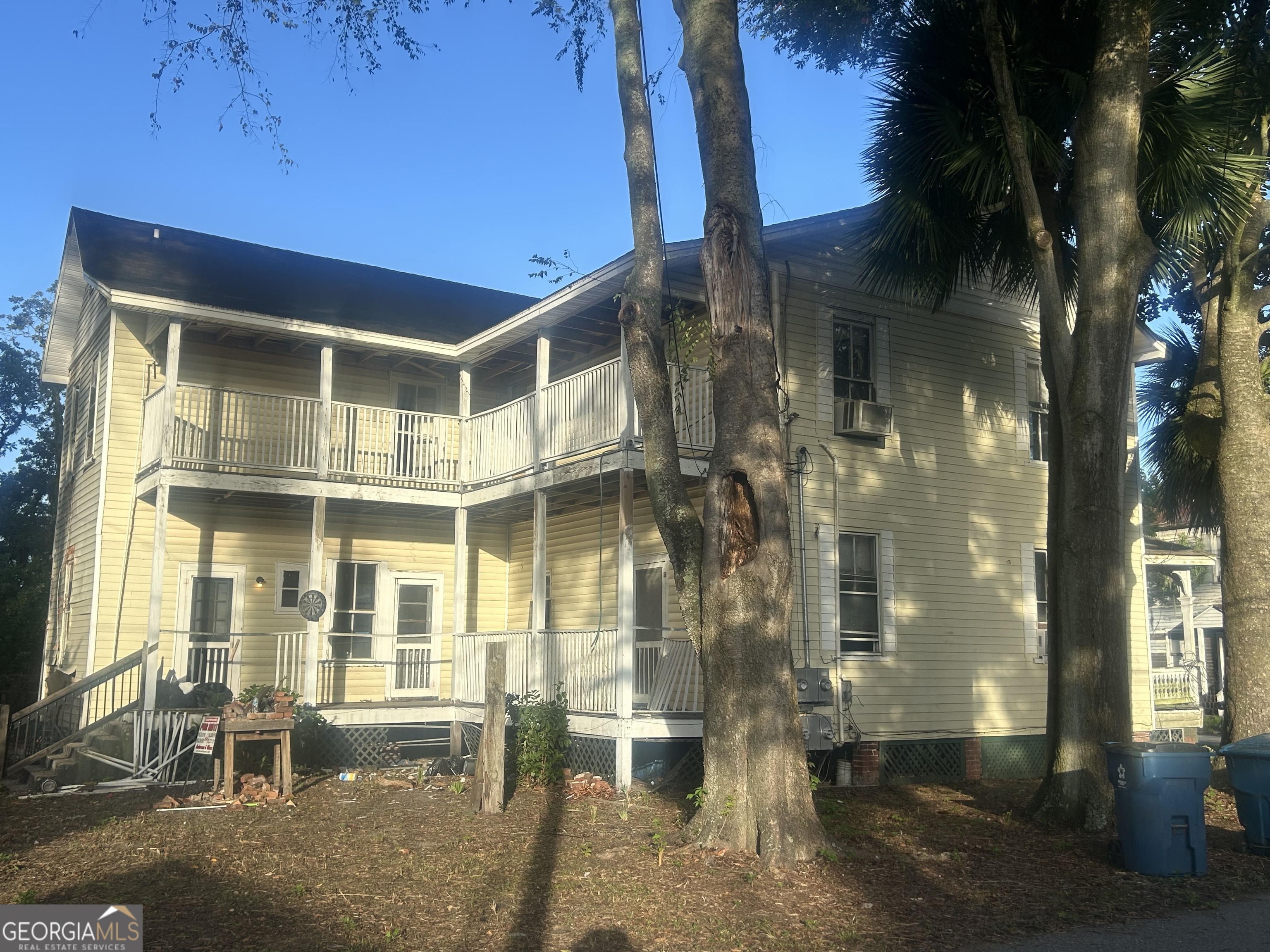 508 Albemarle Street, Unit AD Brunswick, GA 31520 - Photo 43 of 45 a porch with a table and chairs
