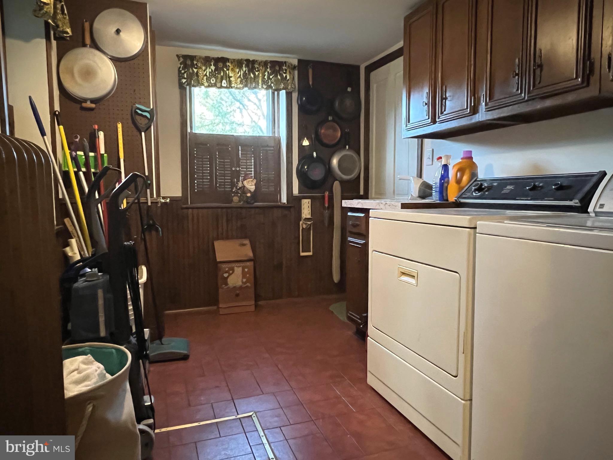 424 Jennings Street Beverly, NJ 08010 - Photo 15 of 43 a kitchen with appliances cabinets and a window