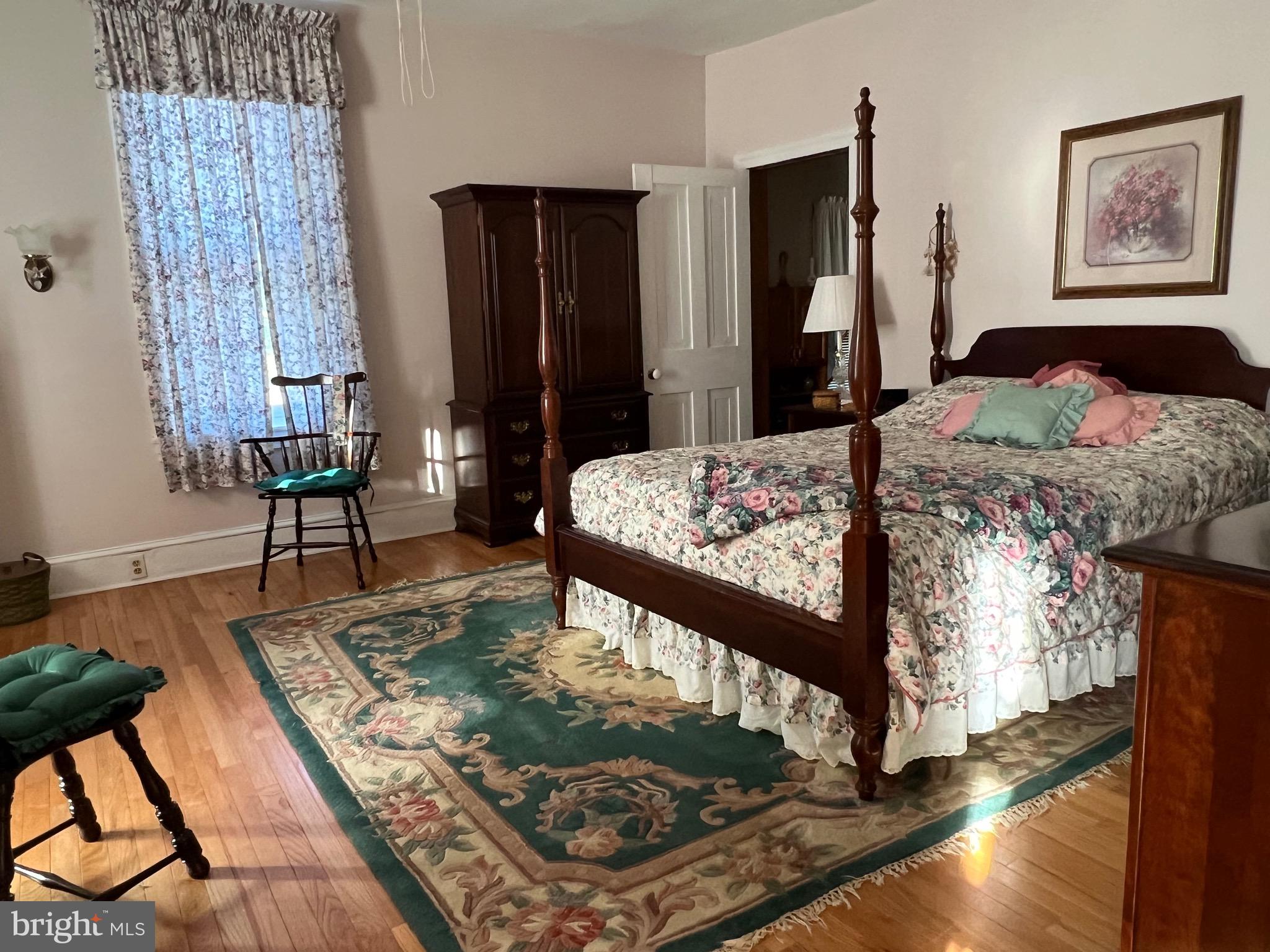 424 Jennings Street Beverly, NJ 08010 - Photo 21 of 43 a living room with furniture and a wooden floor