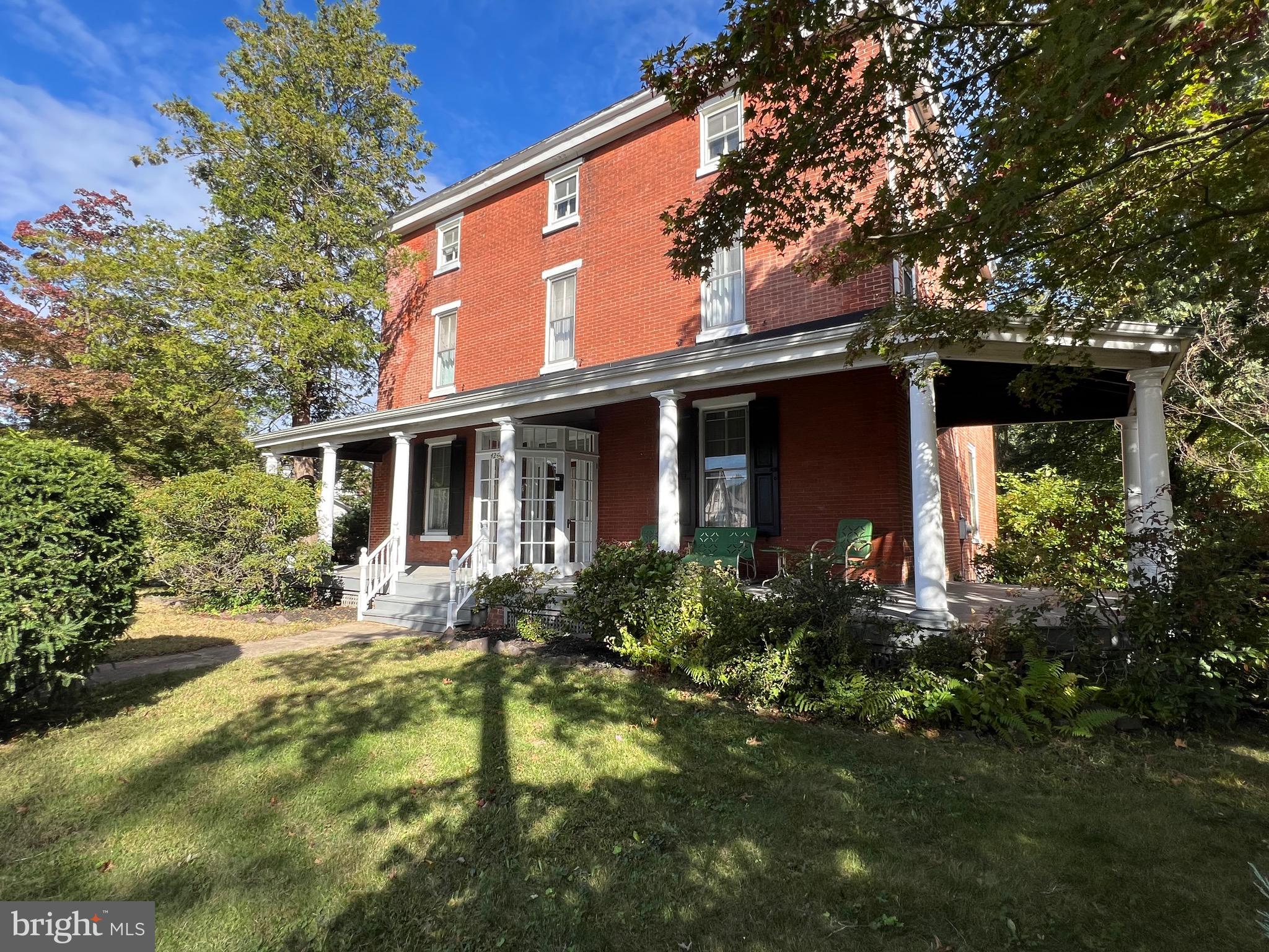424 Jennings Street Beverly, NJ 08010 - Photo 3 of 43 a front view of house with yard and trees around