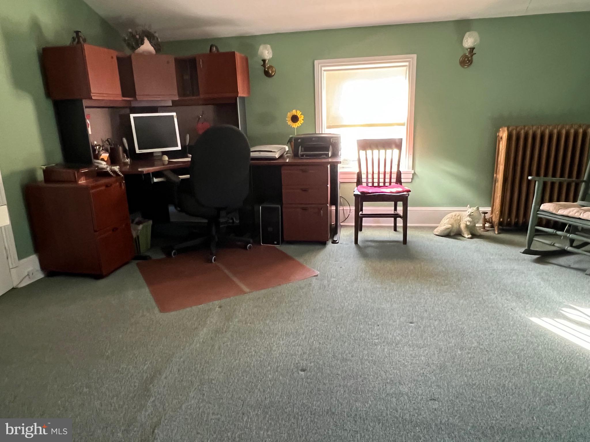 424 Jennings Street Beverly, NJ 08010 - Photo 33 of 43 a livingroom with workspace and a window