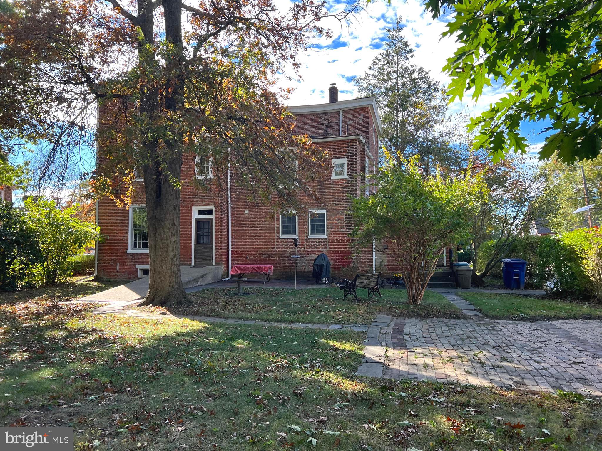 424 Jennings Street Beverly, NJ 08010 - Photo 4 of 43 a view of a house with a yard