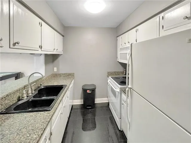 $1,600 | 3625 St Charles Avenue, Unit 3E, New Orleans, LA 70115