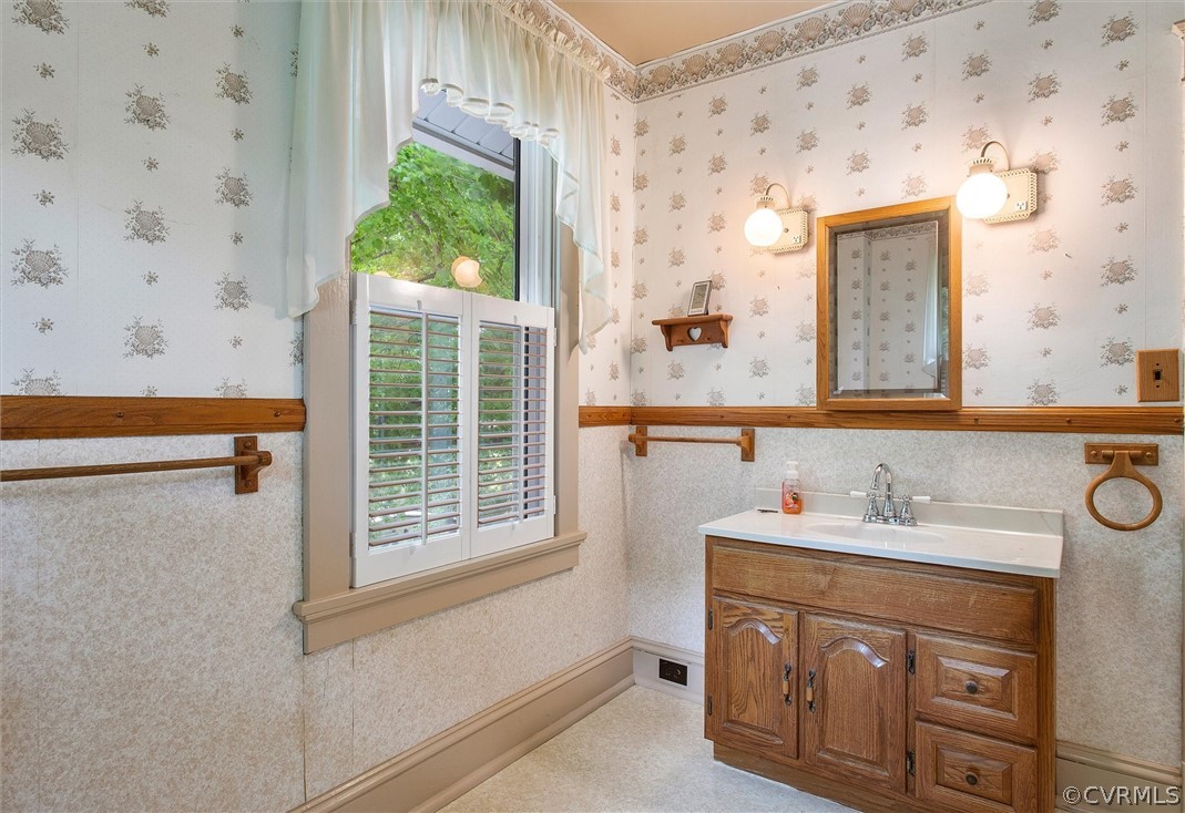 19384 Beaver Dam Road Beaverdam, VA 23015 - Photo 24 of 35 Second level full hall bath