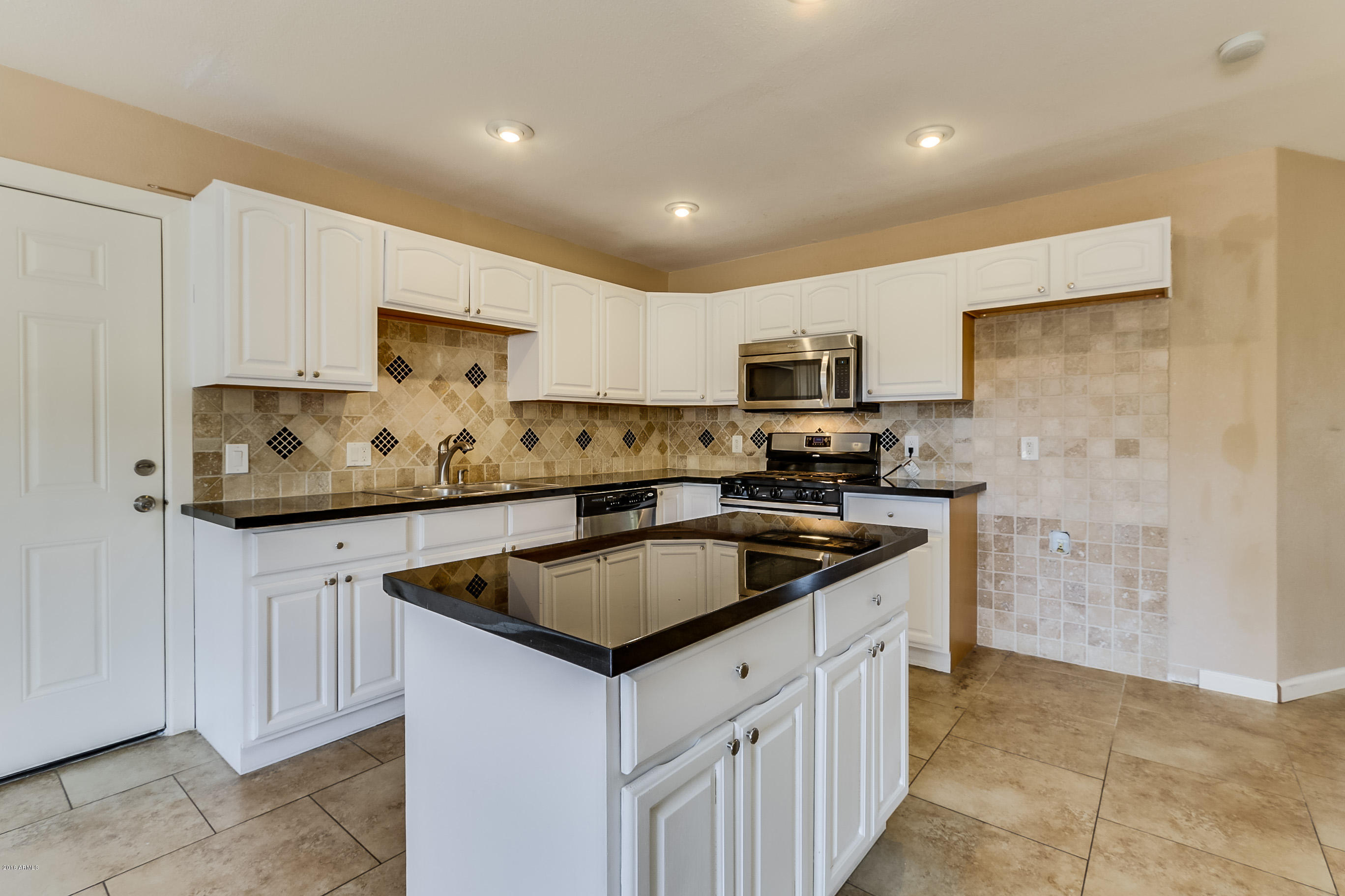 1915 West Utopia Road Phoenix, AZ 85027 - Photo 4 of 28 Utopia-16
