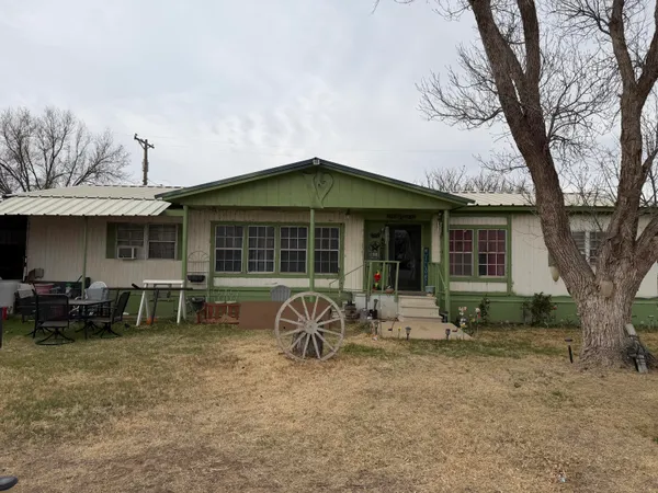 $113,900 | 609 Northwest 6th Street, Dimmitt, TX 79027