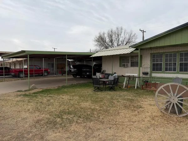 $99,700 | 609 Northwest 6th Street, Dimmitt, TX 79027