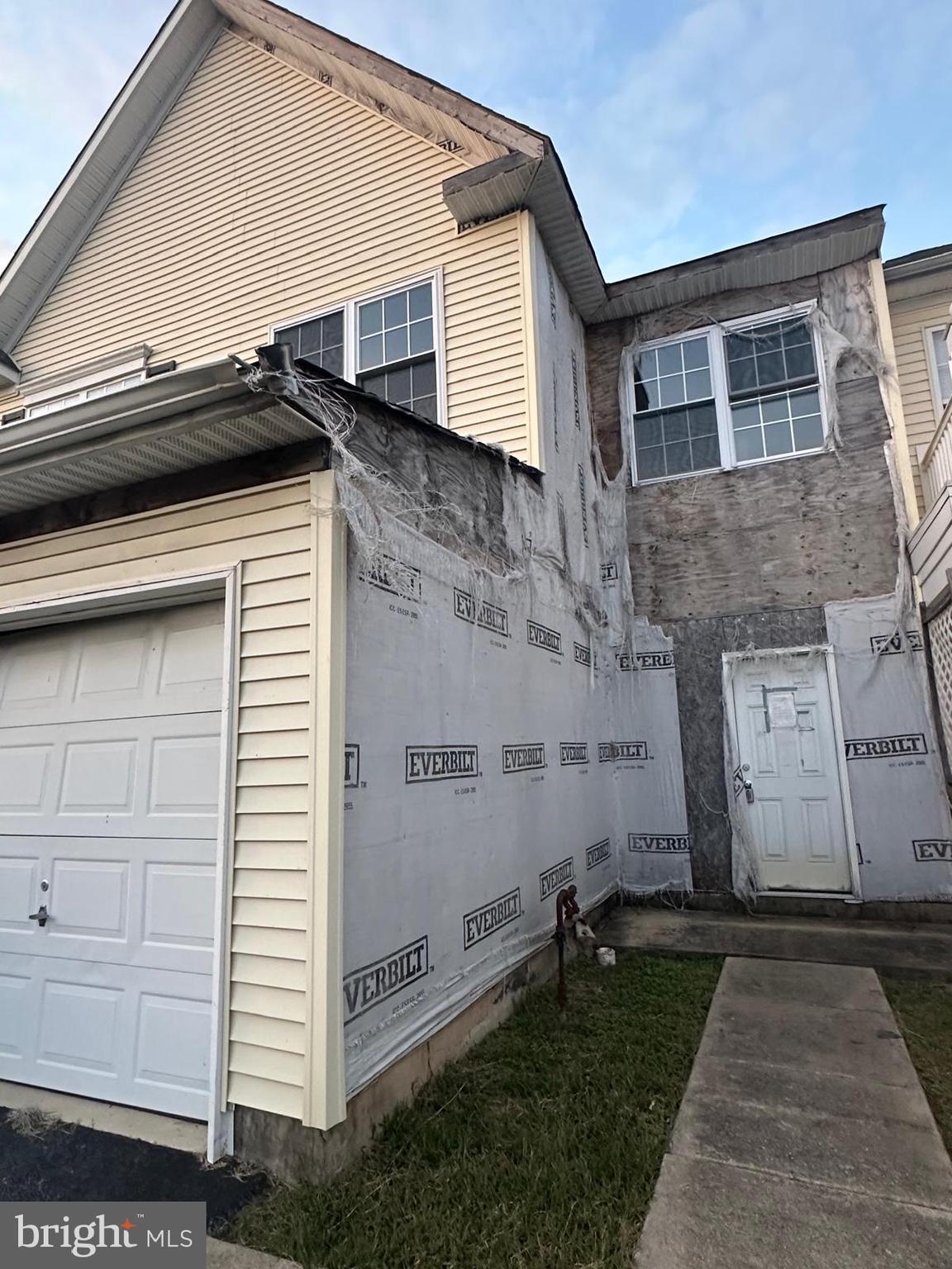 945 Lansdowne Road Middletown, DE 19709 - Photo 2 of 4 a view of a house with a door and a yard