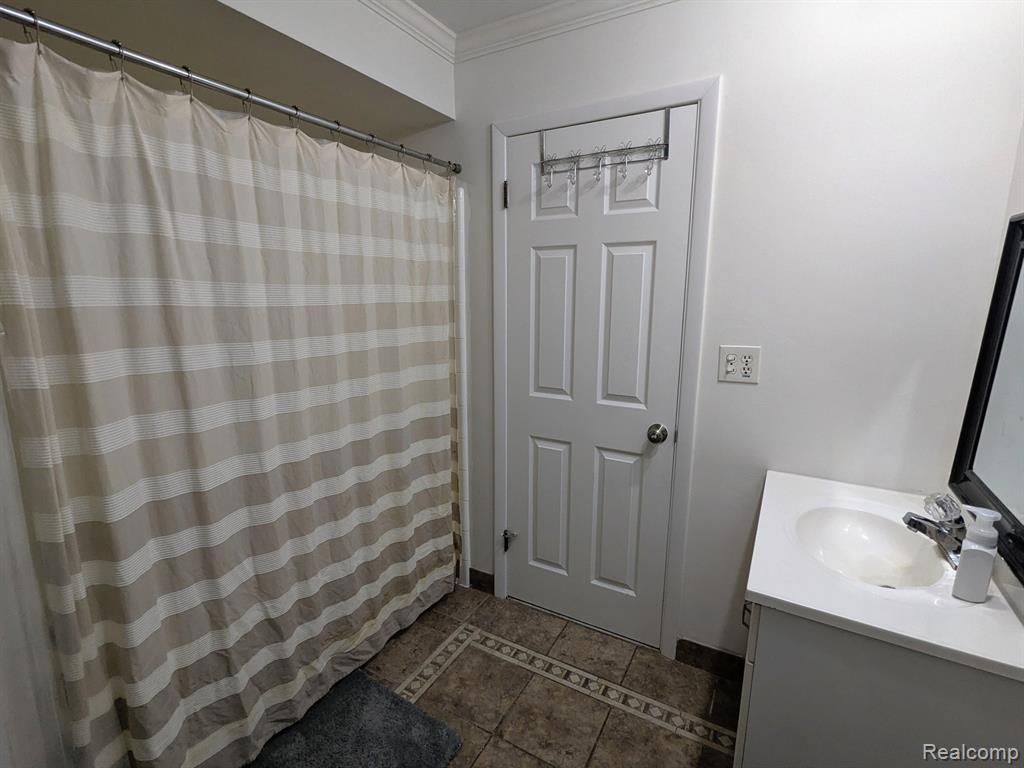 26199 Power Road Farmington Hills, MI 48334 - Photo 30 of 51