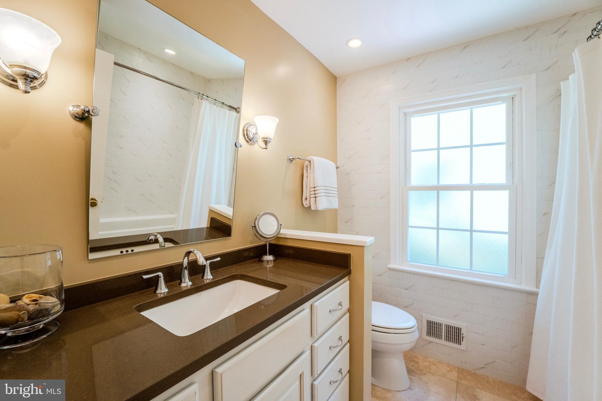 11910 Winstead Lane Reston, VA 20194 - Photo 35 of 80 Hall Bathroom