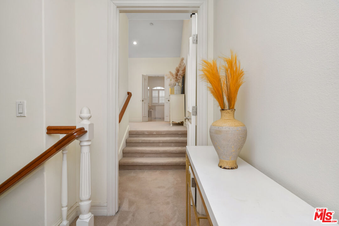15248 Clark Street, Unit 104 Sherman Oaks, CA 91411 - Photo 36 of 48 a view of entryway and hall