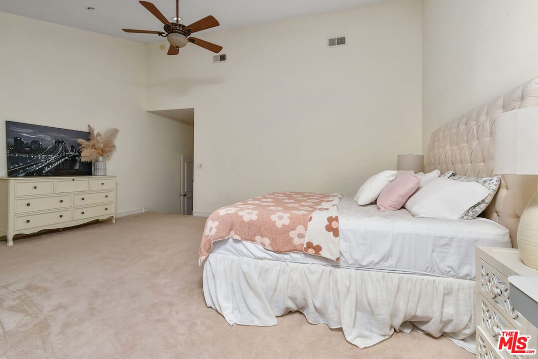 15248 Clark Street, Unit 104 Sherman Oaks, CA 91411 - Photo 39 of 48 a bedroom with a bed and dresser