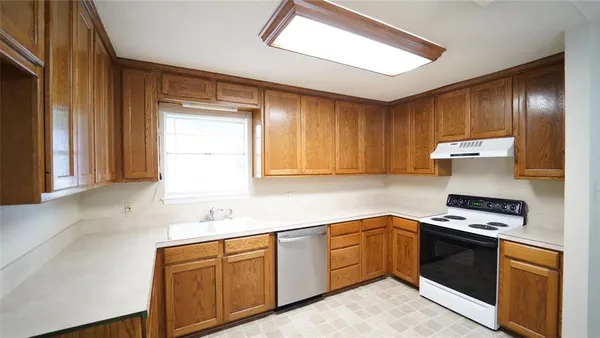 $1,595 | 303 East 2nd Street, Weatherford, TX 76086