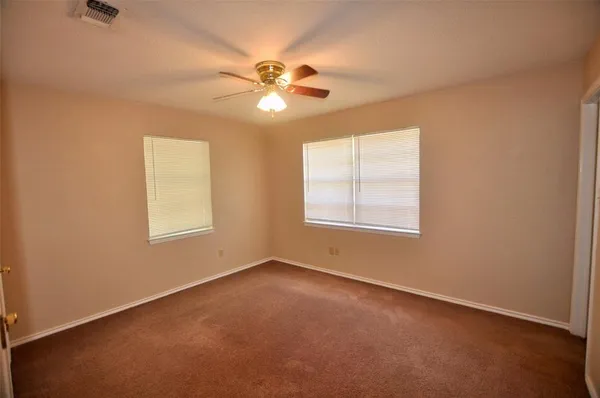 $1,595 | 303 East 2nd Street, Weatherford, TX 76086