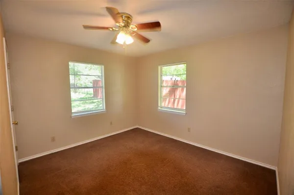 $1,595 | 303 East 2nd Street, Weatherford, TX 76086