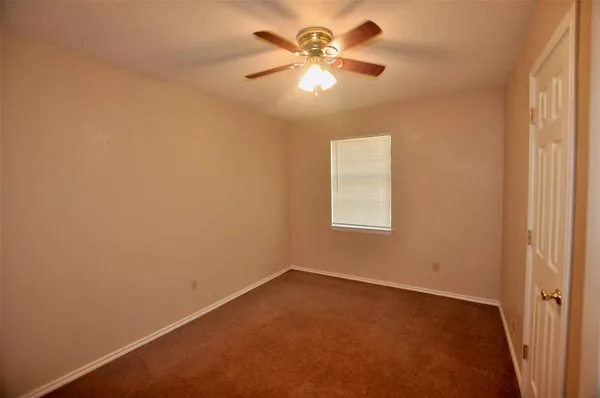 $1,595 | 303 East 2nd Street, Weatherford, TX 76086