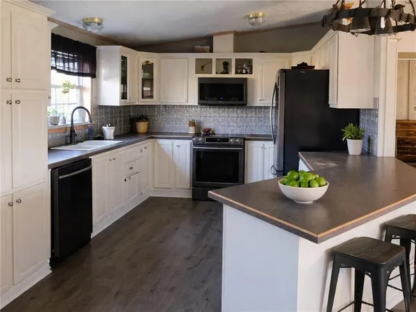 $425,000 | 11745 Z Highway, Tina, MO 64682