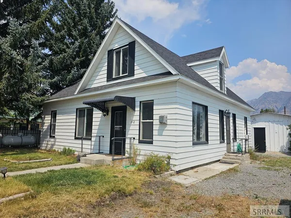 $330,000 | 212 Pine Street, Mackay, ID 83251