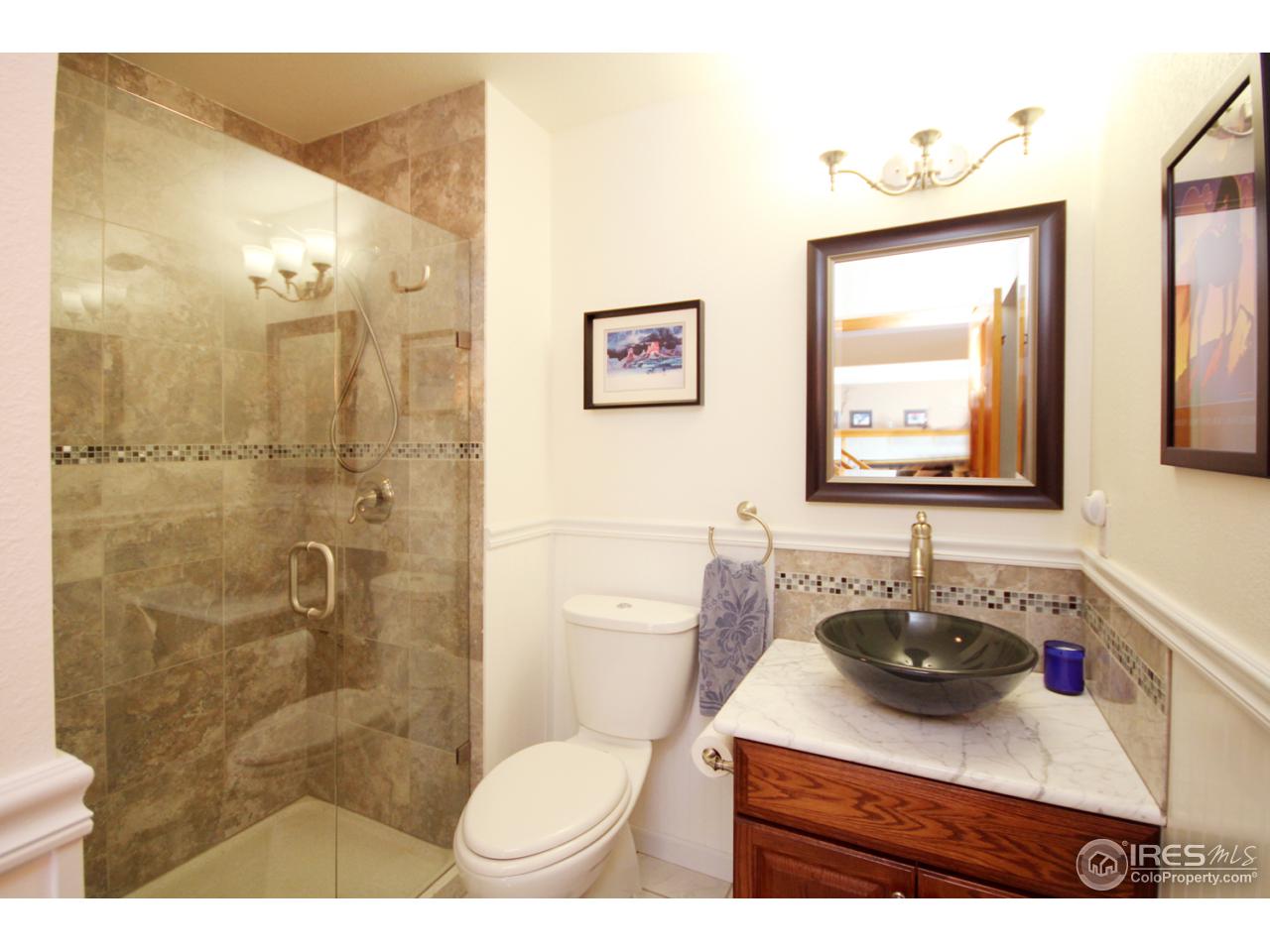 3167 Nelson Road Longmont, CO 80503 - Photo 11 of 25 Guest Bath