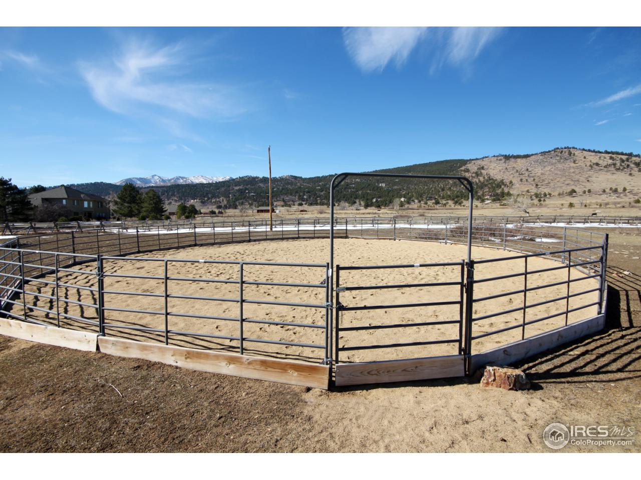 3167 Nelson Road Longmont, CO 80503 - Photo 24 of 25 Round Pen
