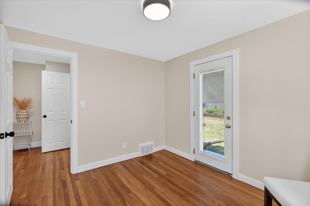 163 Powell Avenue Springfield, MA 01118 - Photo 16 of 40