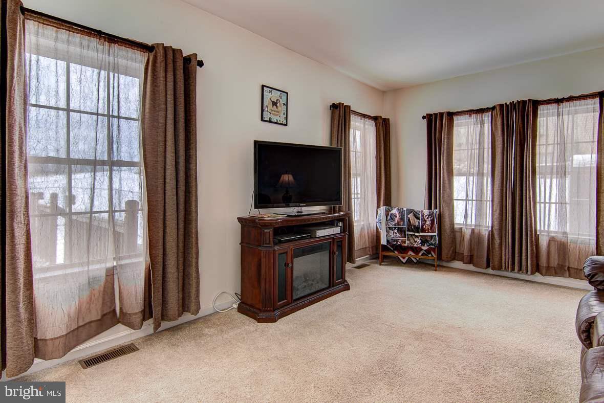 1319 Manor Road Windsor, PA 17366 - Photo 3 of 30