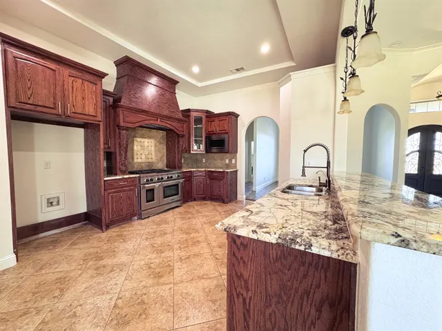 $585,000 | 1302 Woodridge Circle, Euless, TX 76040