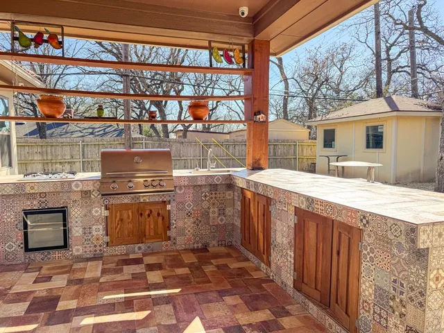 $585,000 | 1302 Woodridge Circle, Euless, TX 76040