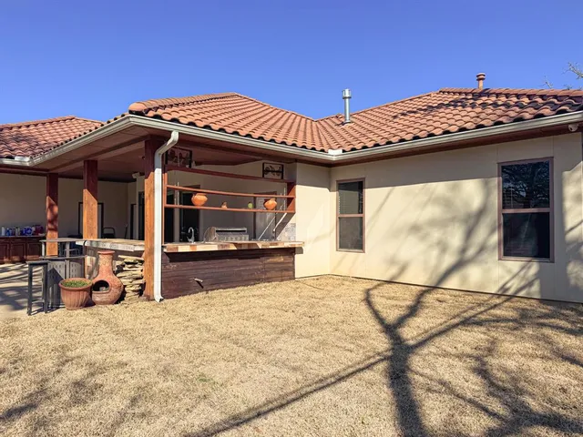 $585,000 | 1302 Woodridge Circle, Euless, TX 76040