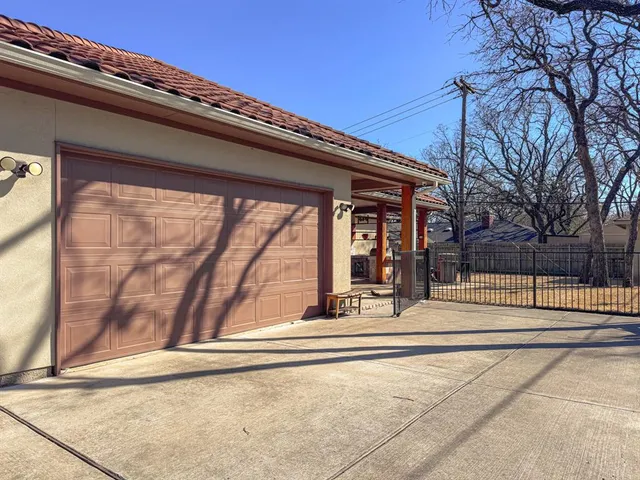 $585,000 | 1302 Woodridge Circle, Euless, TX 76040