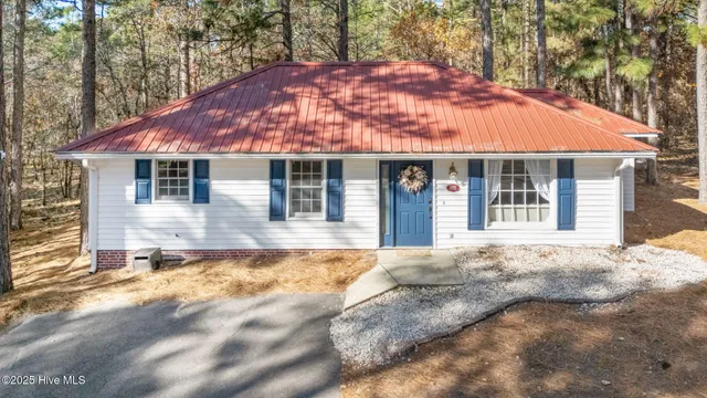 $252,000 | 132 Villa Drive, Seven Lakes, NC 27376