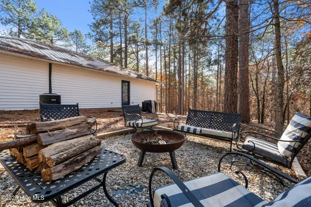 $252,000 | 132 Villa Drive, Seven Lakes, NC 27376