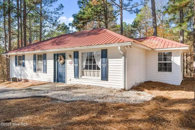 $252,000 | 132 Villa Drive, Seven Lakes, NC 27376