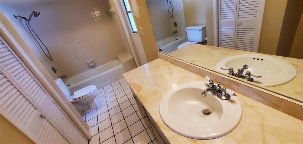 1472 Olympia Road Venice, FL 34293 - Photo 18 of 23 second bathroom