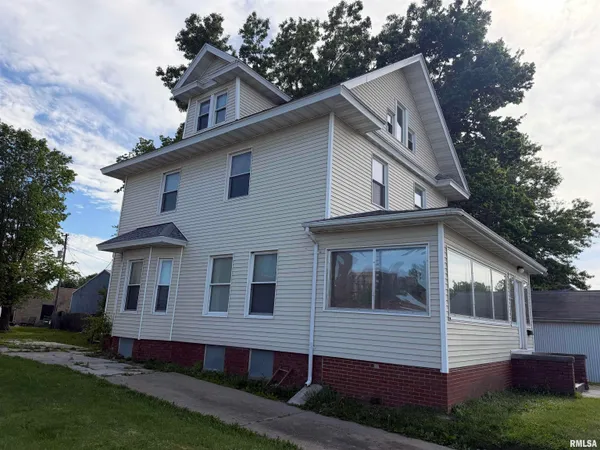 $159,900 | 215 West Washington Street, Macomb, IL 61455