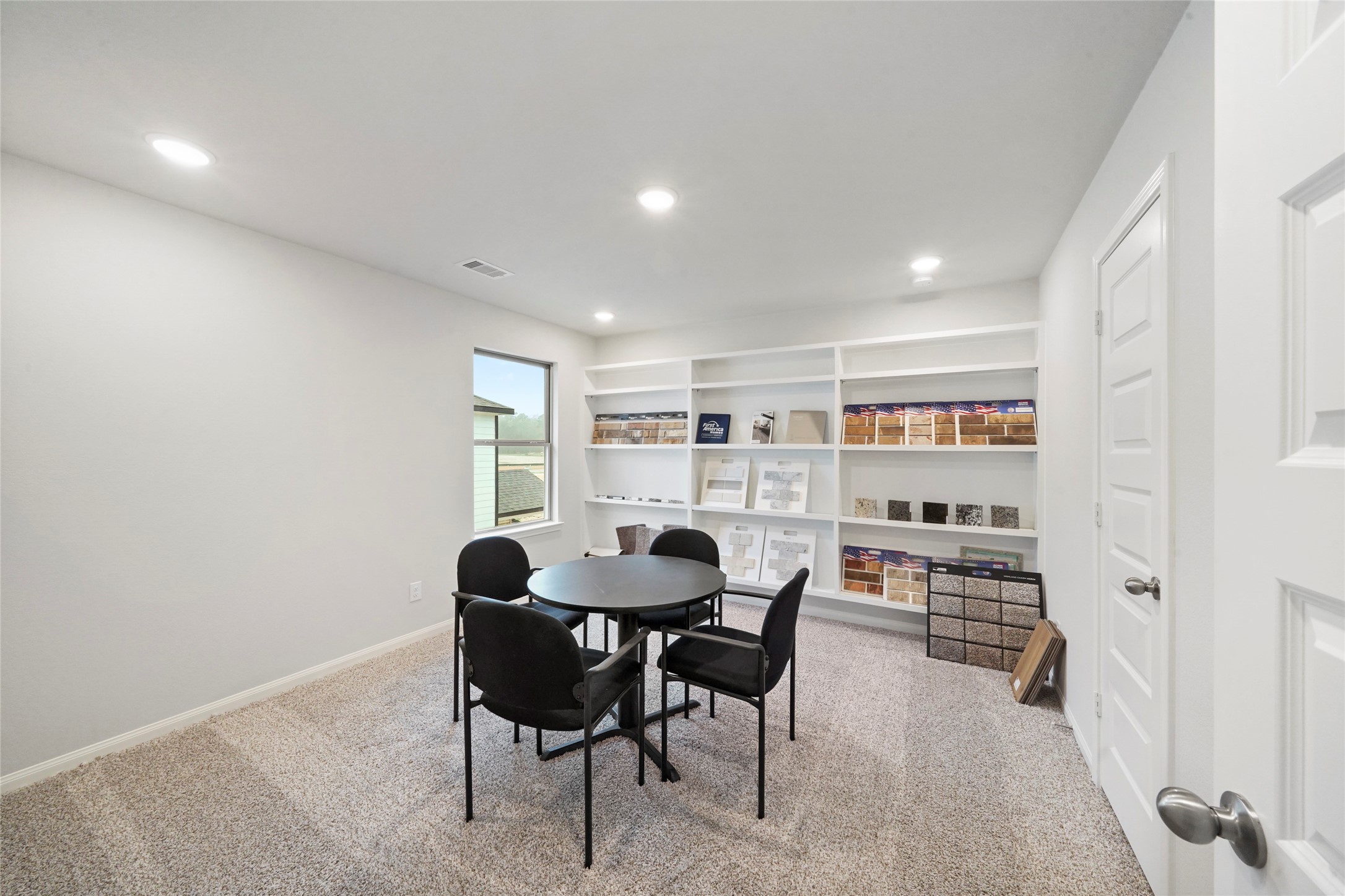 604 Danielle Dayton, TX 77535 - Photo 26 of 34 a workspace with furniture and rug