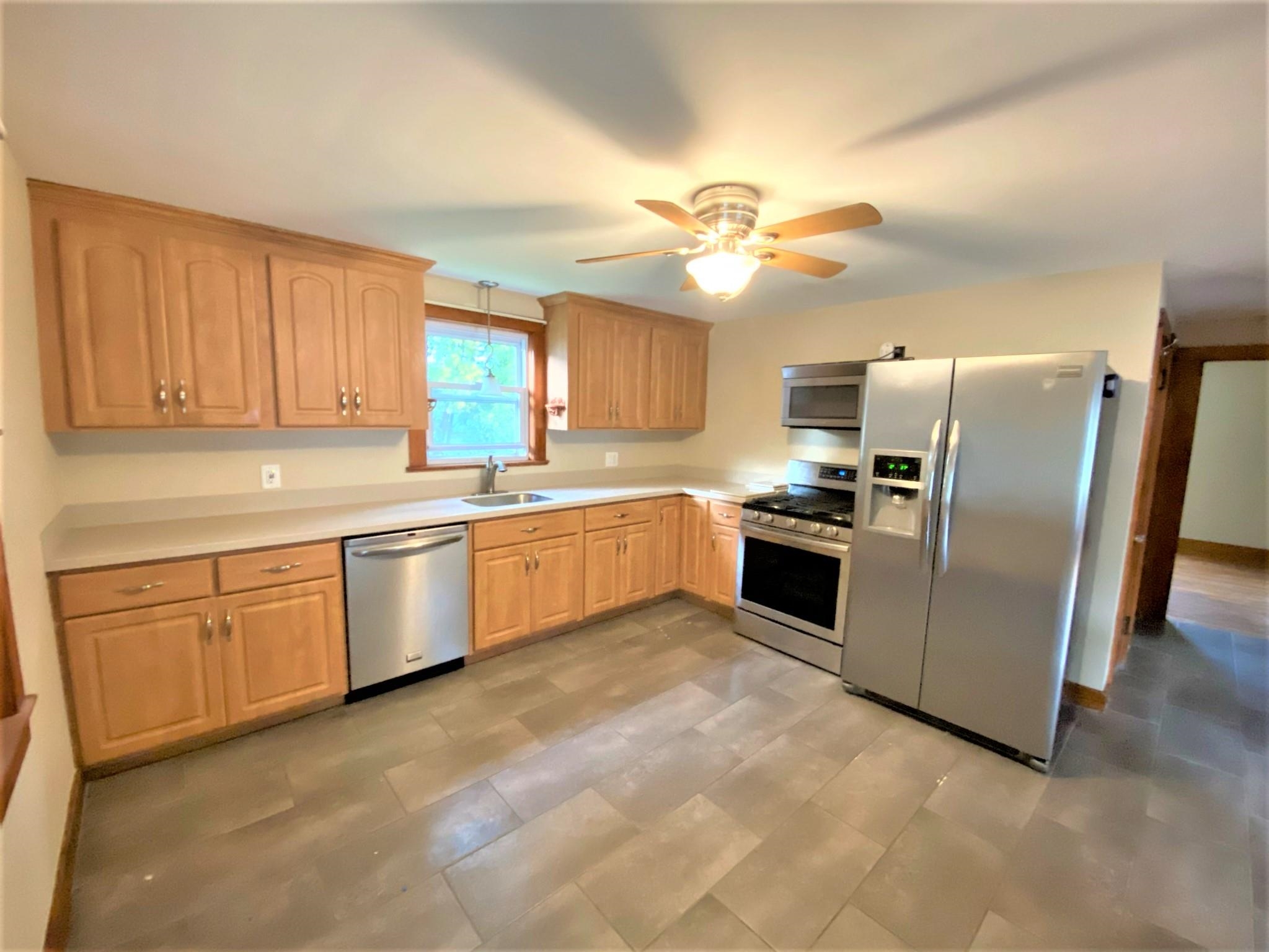 35 East Dunstable Road Nashua, NH 03060 - Photo 2 of 38