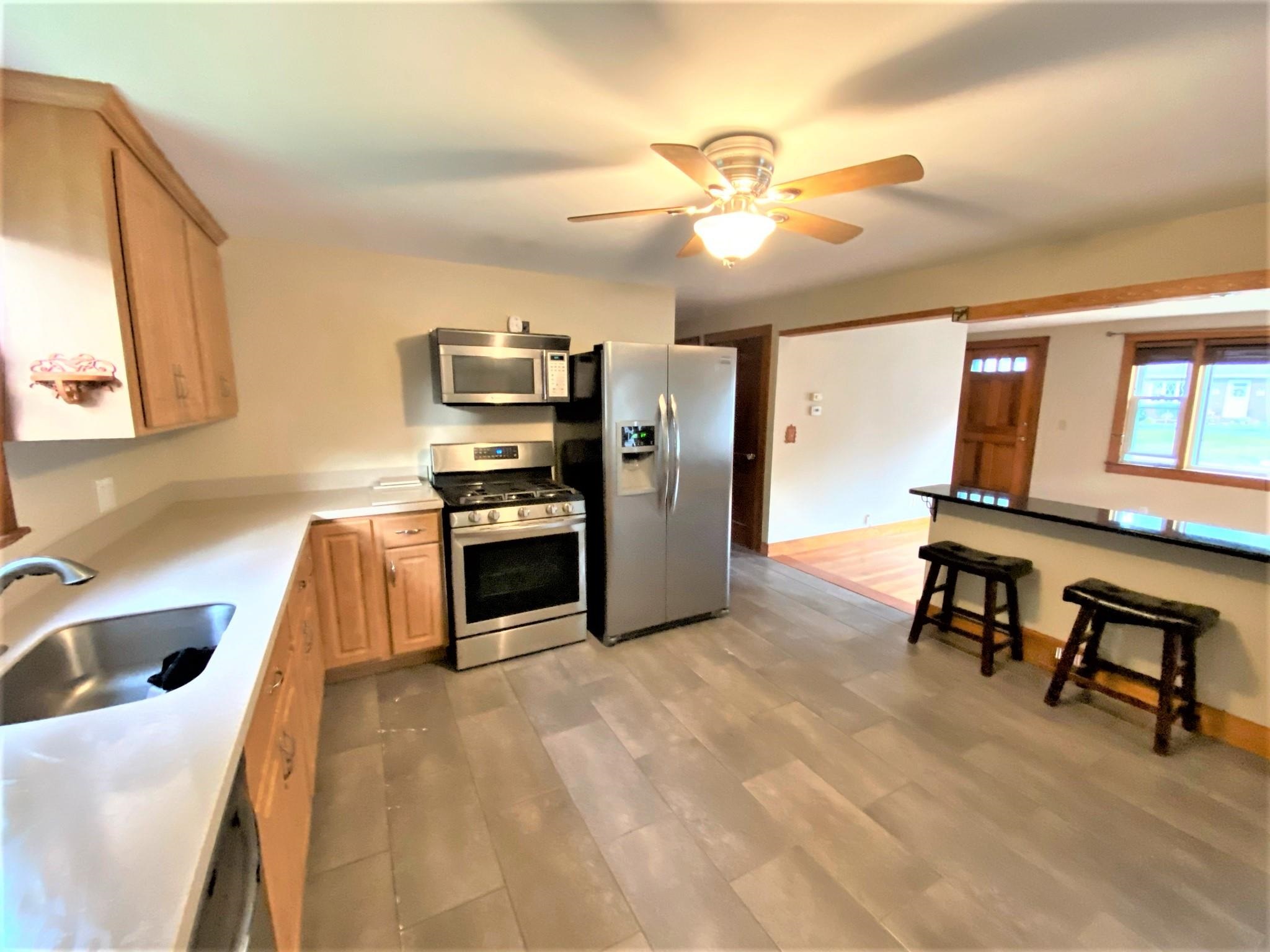 35 East Dunstable Road Nashua, NH 03060 - Photo 3 of 38
