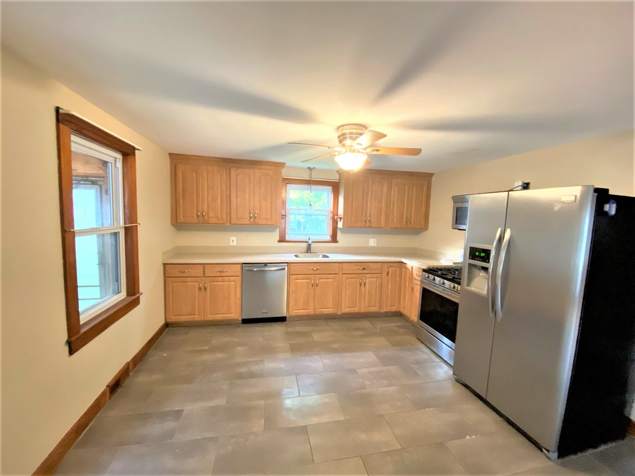 35 East Dunstable Road Nashua, NH 03060 - Photo 4 of 38