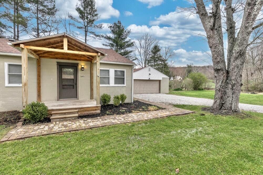 4540 Carpenter Road Southeast Lancaster, OH 43130 - Photo 2 of 16 6ADD8836-D1BD-4247-B3BE-A28389FF3D8E_1_2