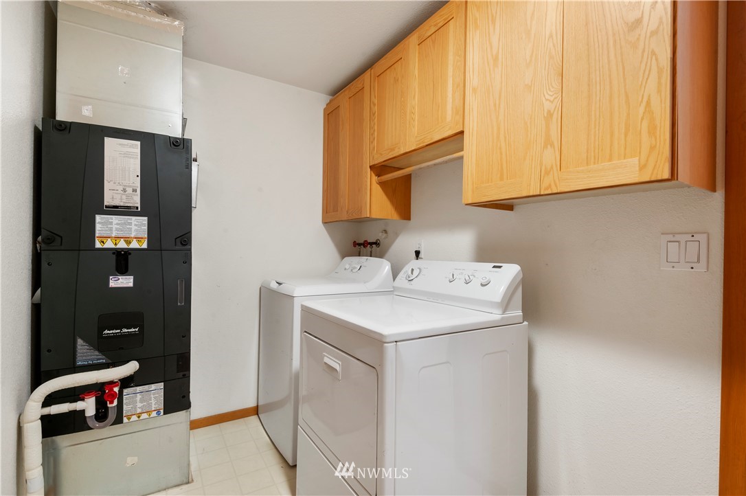 1900 Higgins Road Southeast Port Orchard, WA 98366 - Photo 16 of 26 a utility room with dryer and washer