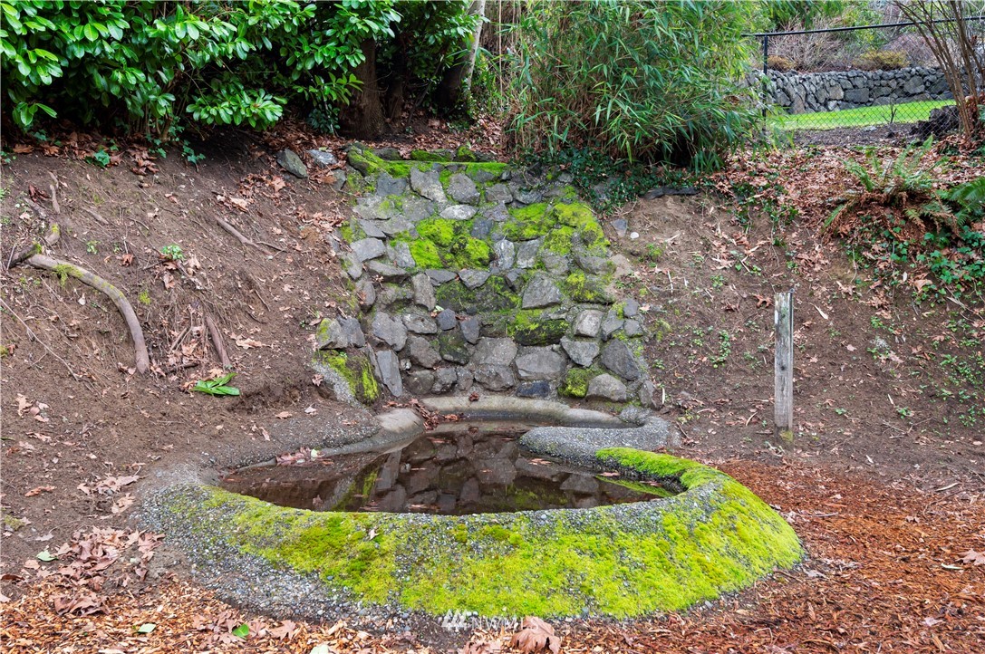 1900 Higgins Road Southeast Port Orchard, WA 98366 - Photo 22 of 26 a view of a backyard