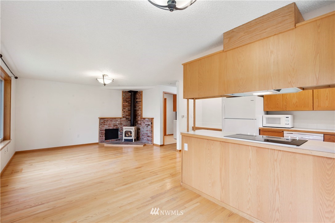 1900 Higgins Road Southeast Port Orchard, WA 98366 - Photo 4 of 26 a kitchen with stainless steel appliances a sink and a microwave