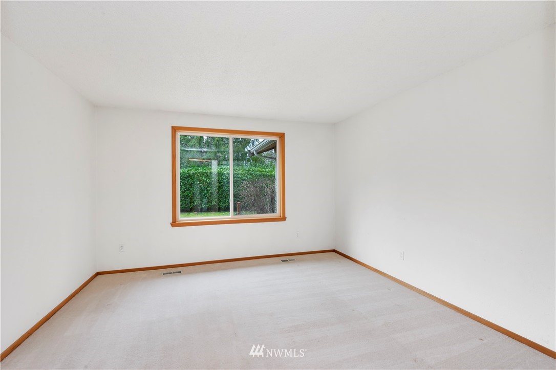 1900 Higgins Road Southeast Port Orchard, WA 98366 - Photo 8 of 26 an empty room with a window