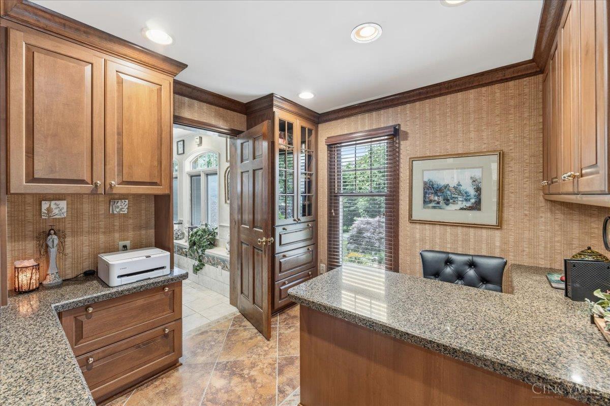 436 Heathgate Road Cincinnati, OH 45255 - Photo 12 of 78