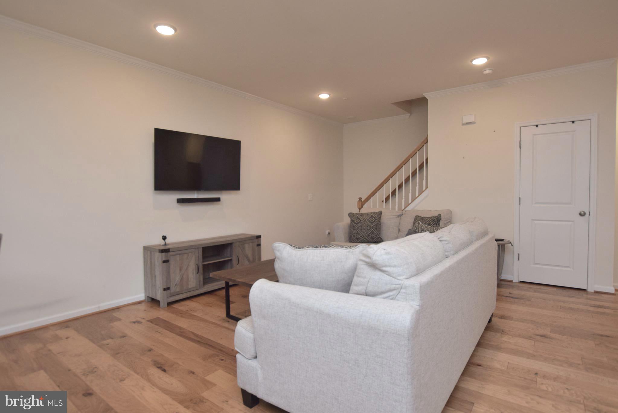 24720 Cable Mill Terrace Aldie, VA 20105 - Photo 11 of 23 Living Area